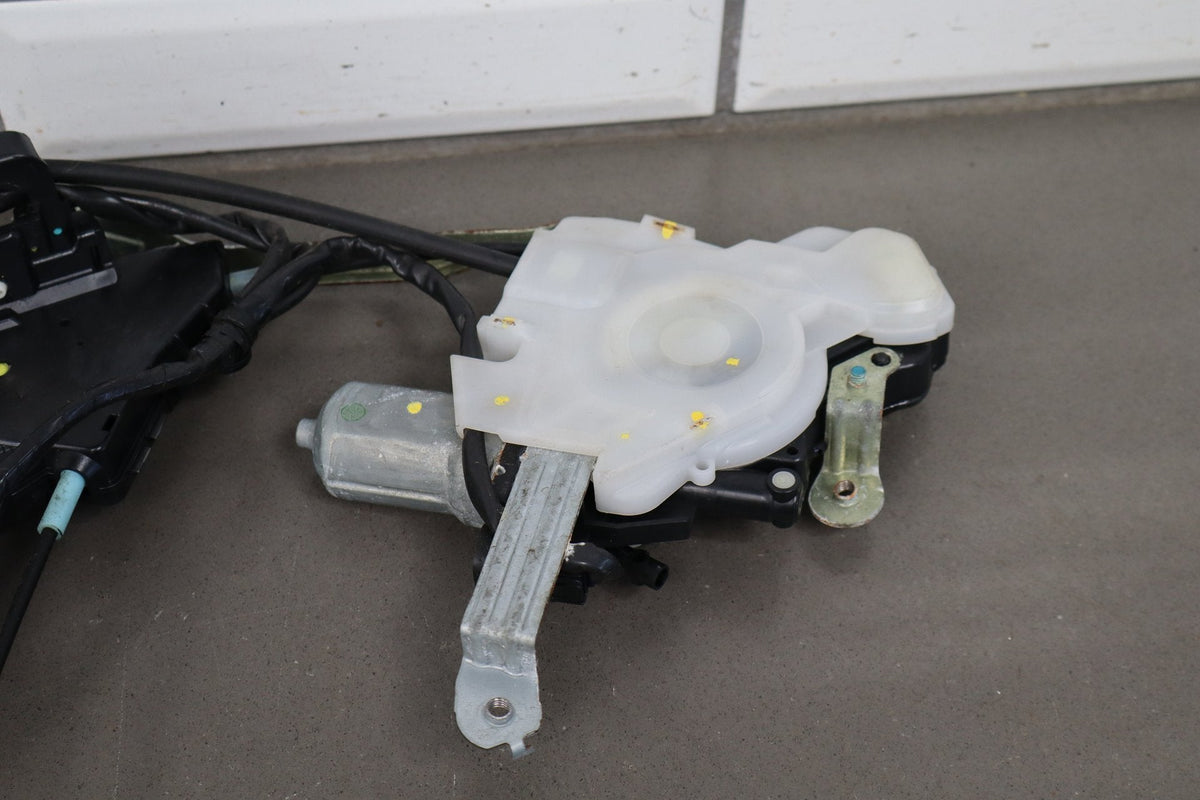 07-09 Lexus LS460 (XF40) Front L Door Latch w/ Soft Close 69040-50250 OEM