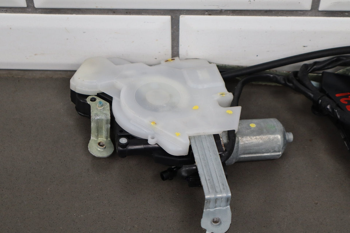 07-09 Lexus LS460 (XF40) Front Right RH Door Latch w/ Soft Close 69030-50270