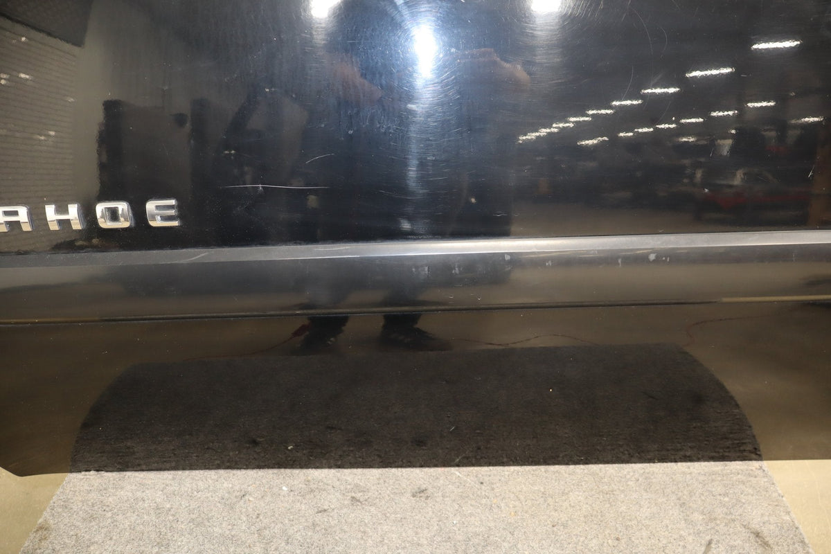 07-11 Chevy Tahoe Yukon Left Front Door (Black 41) 25912657