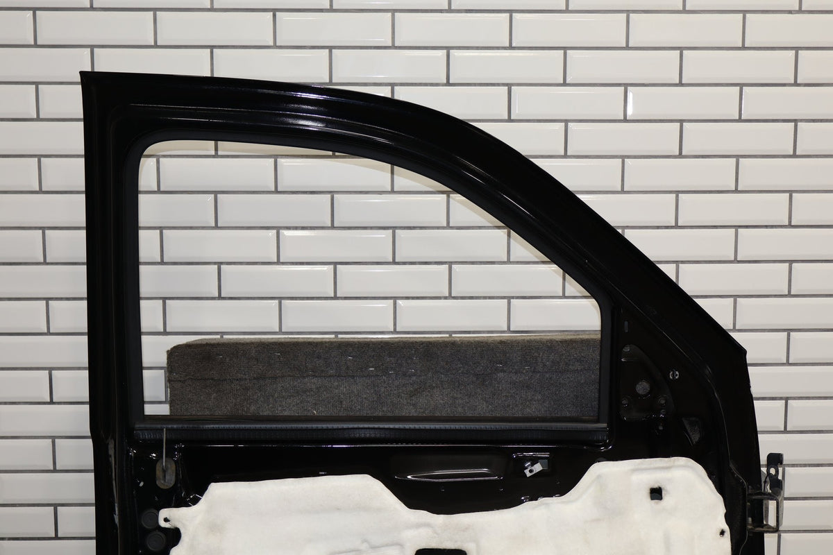 07-11 Chevy Tahoe Yukon Left Front Door (Black 41) 25912657