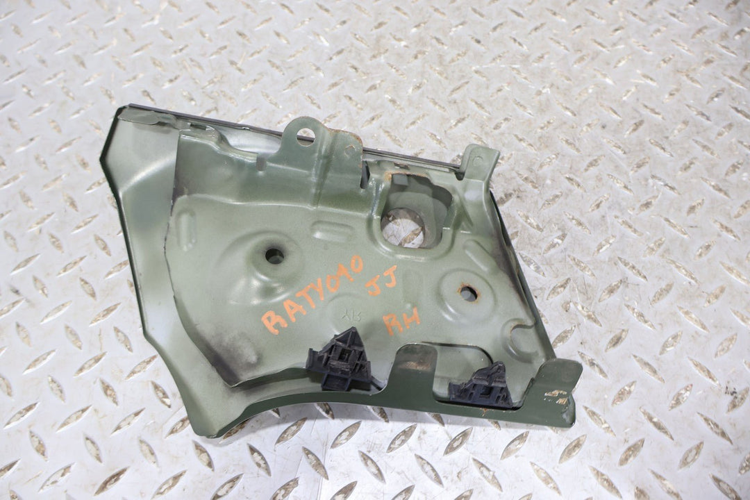 07 - 11 Toyota FJ Cruiser Right RH Cowl Vent Panel End Cap (Army Green 2KD)