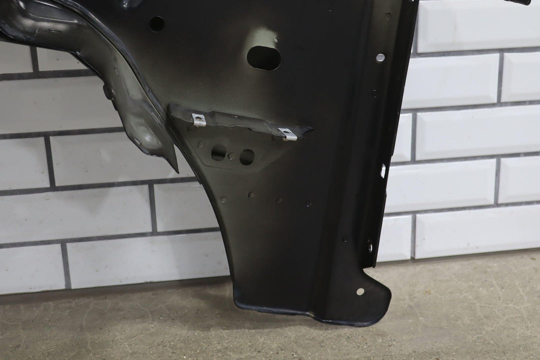 07 - 13 Chevy Avalanche Suburban Tahoe Left Driver Fender Black (41U) See Photos