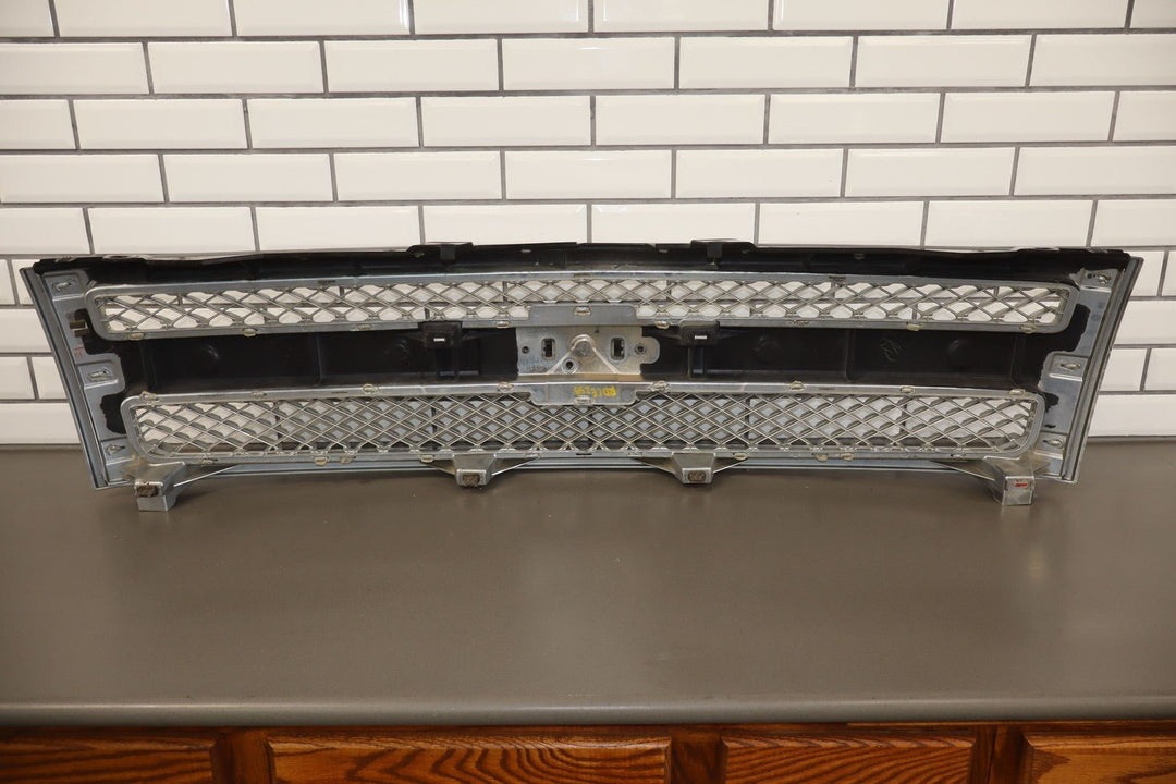 07 - 13 Chevy Silverado OEM Chrome Grille Assembly (See Photos)