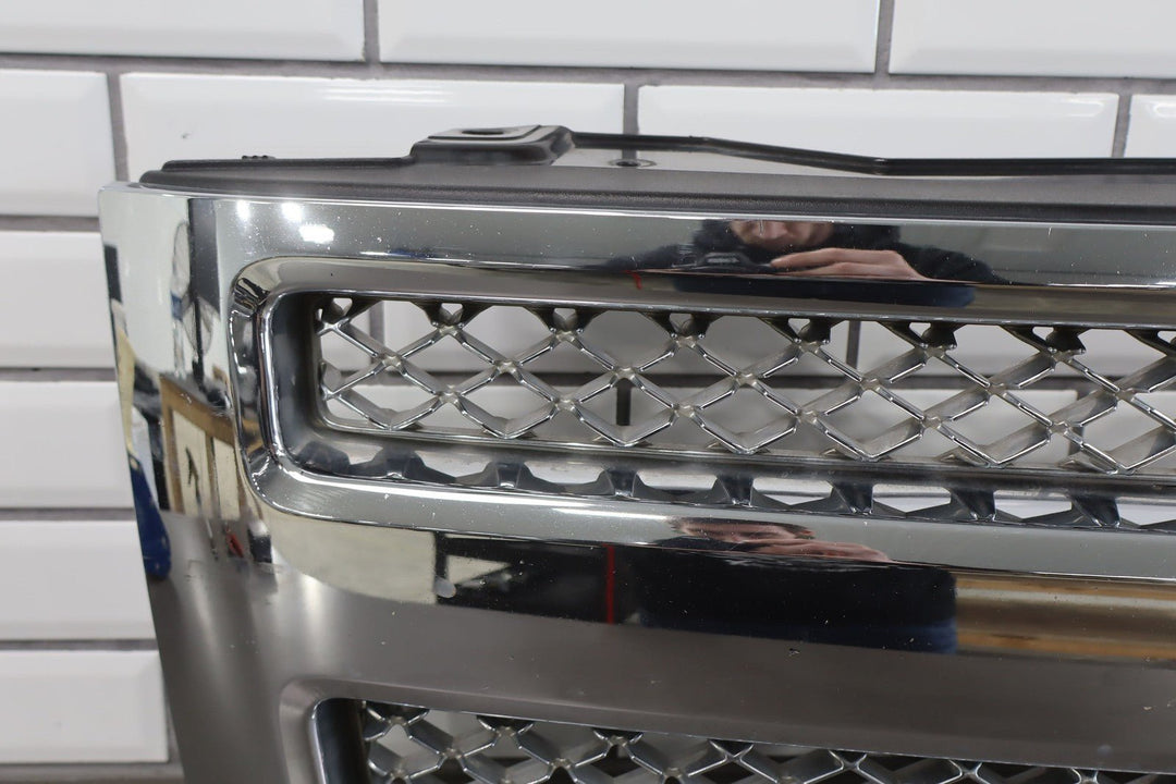 07 - 13 Chevy Silverado OEM Chrome Grille Assembly (See Photos)