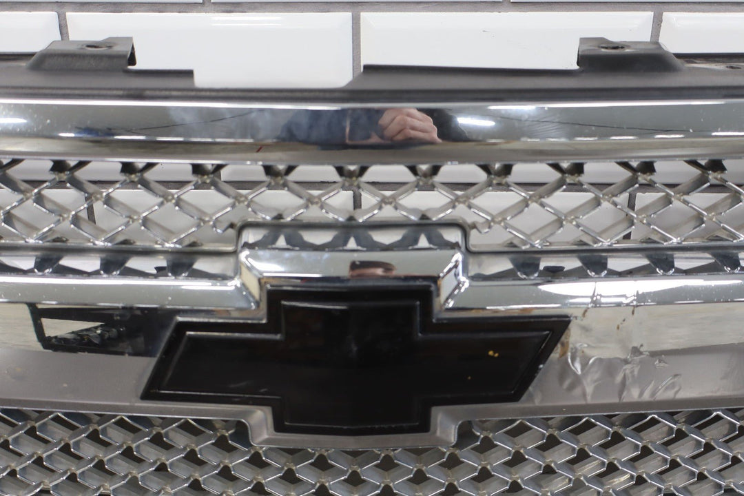 07 - 13 Chevy Silverado OEM Chrome Grille Assembly (See Photos)