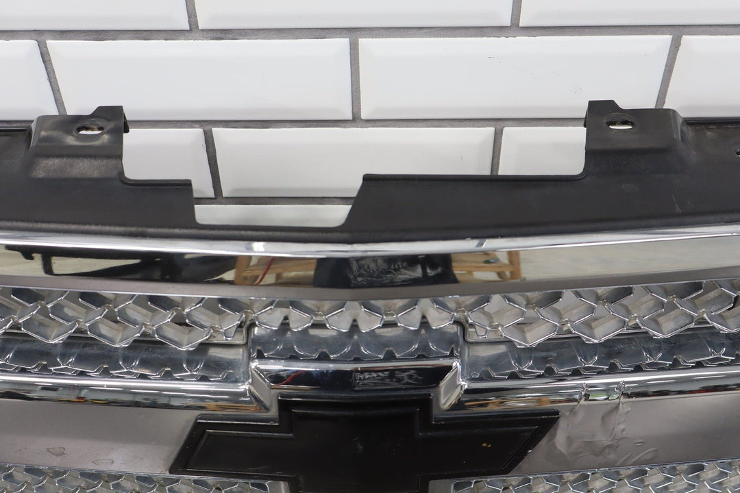 07 - 13 Chevy Silverado OEM Chrome Grille Assembly (See Photos)
