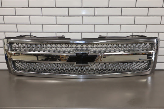 07 - 13 Chevy Silverado OEM Chrome Grille Assembly (See Photos)