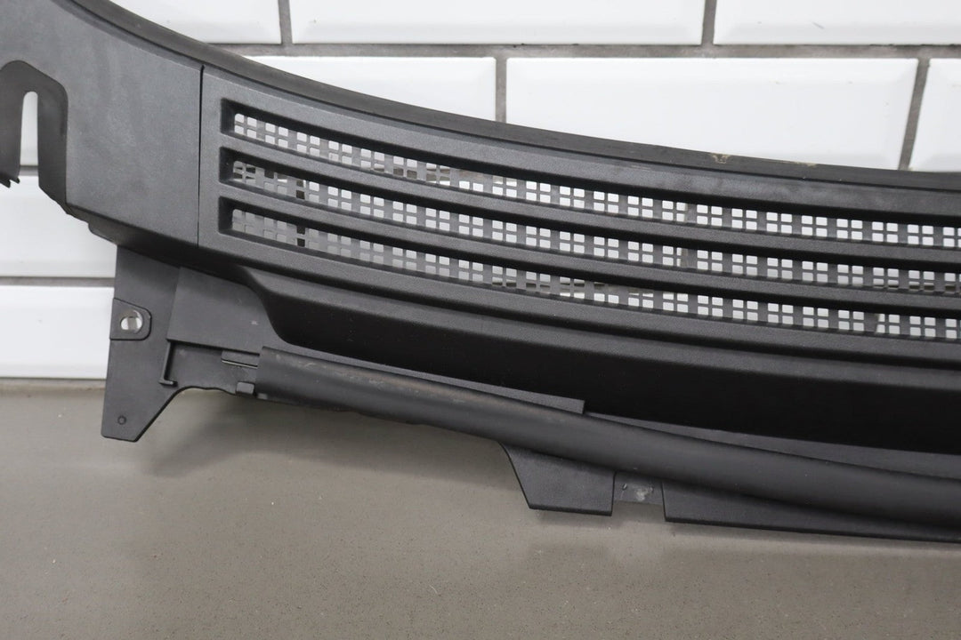 07 - 14 Cadillac Escalade ESV Cowl Vent Panel OEM
