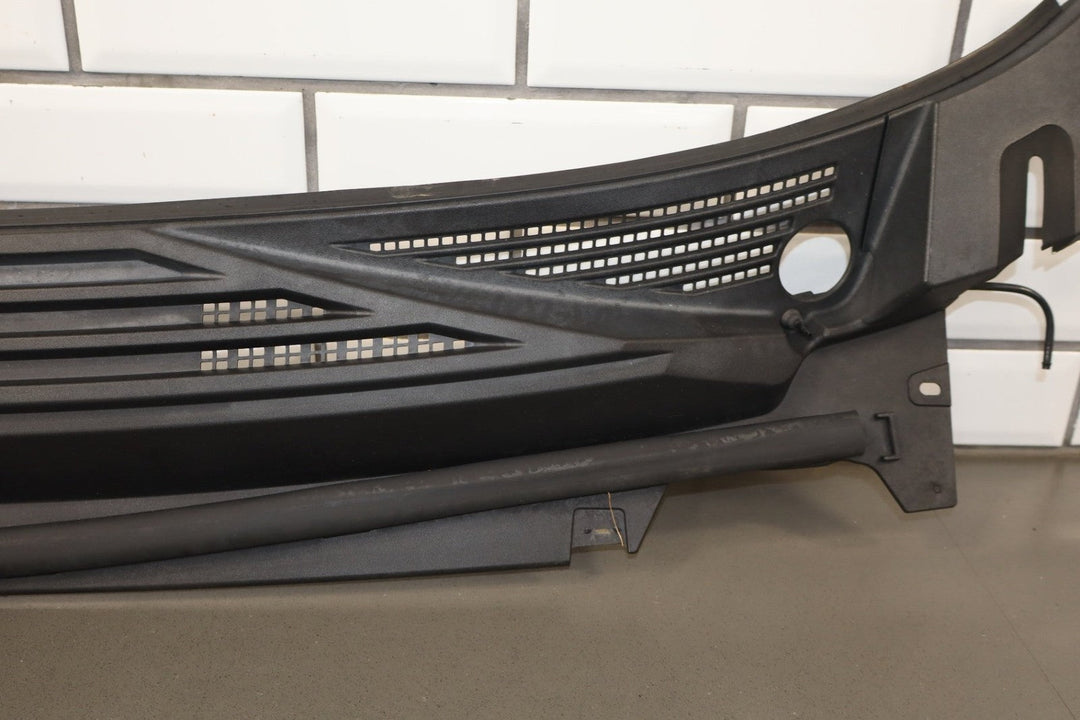 07 - 14 Cadillac Escalade ESV Cowl Vent Panel OEM