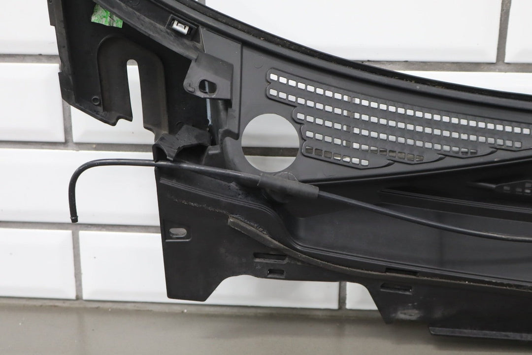 07 - 14 Cadillac Escalade ESV Cowl Vent Panel OEM