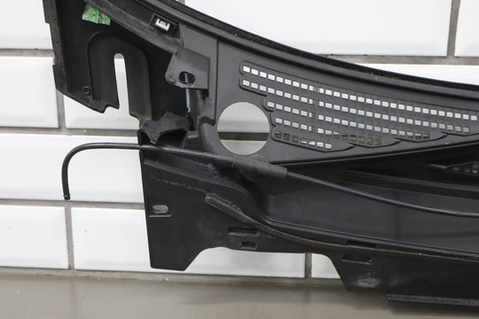 07 - 14 Cadillac Escalade ESV Cowl Vent Panel OEM
