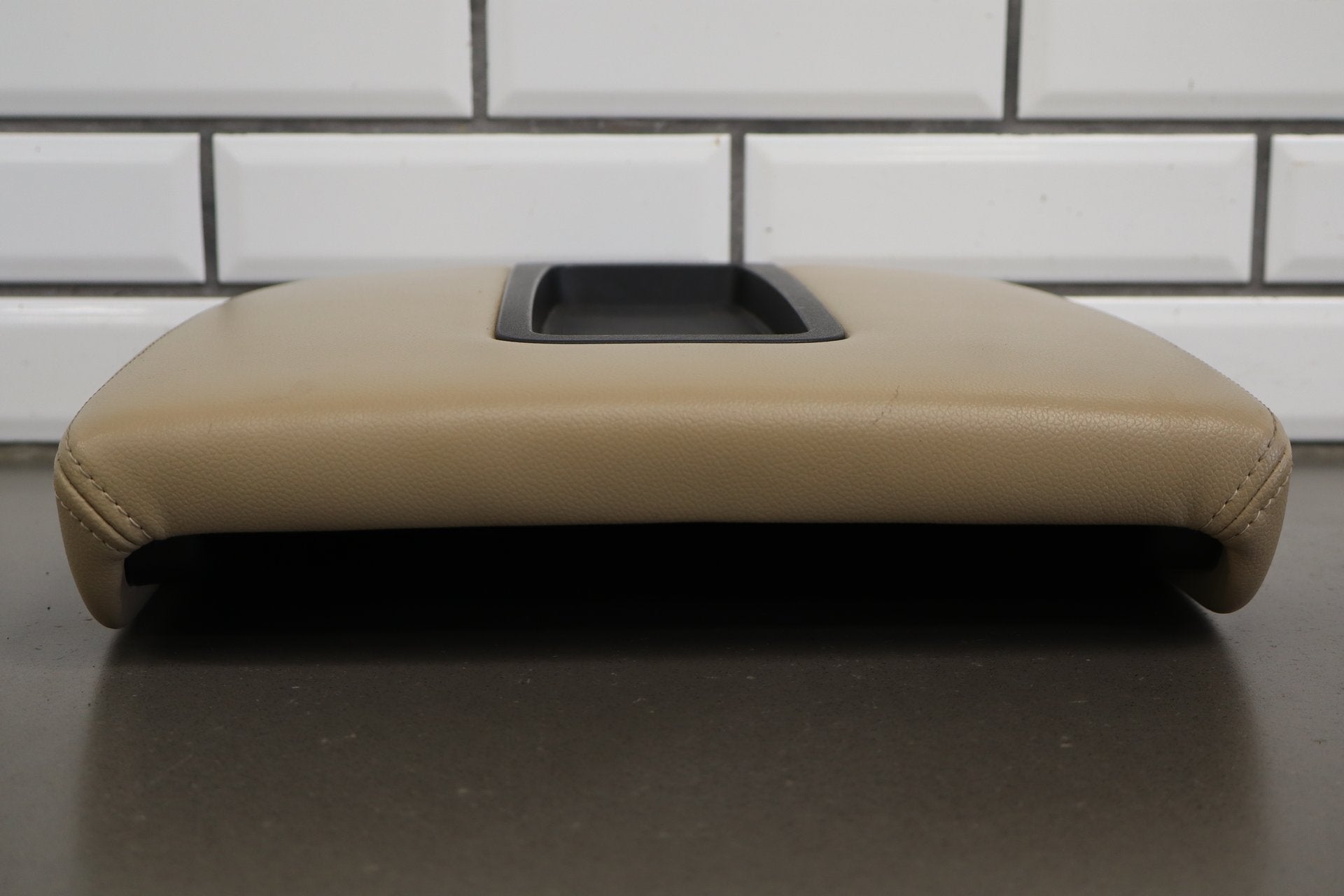 07-14 Chevrolet Tahoe Suburban Yukon Console Lid OEM Cashmere