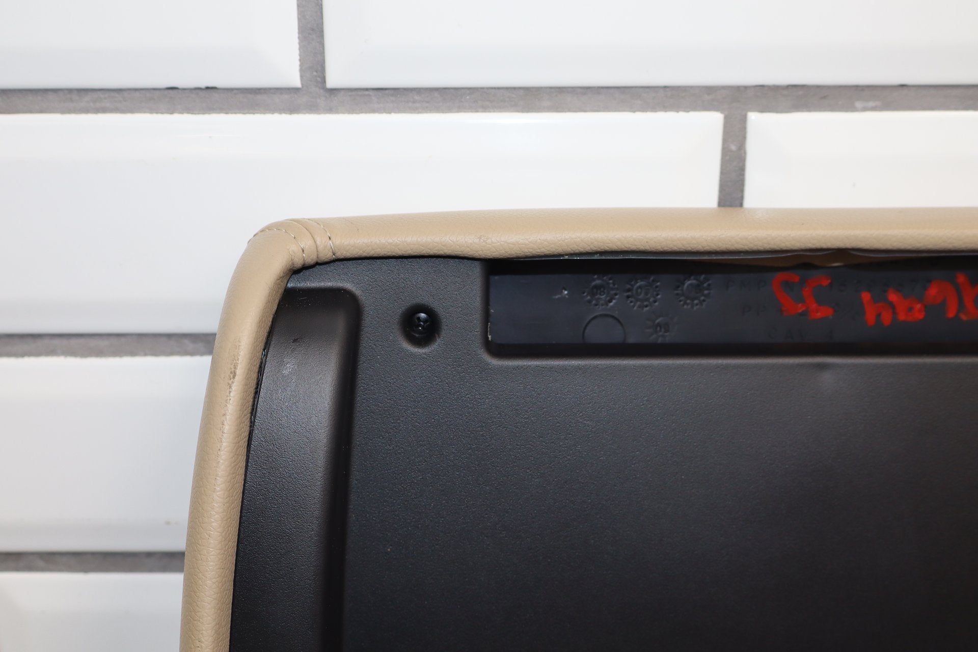 07-14 Chevrolet Tahoe Suburban Yukon Console Lid OEM Cashmere