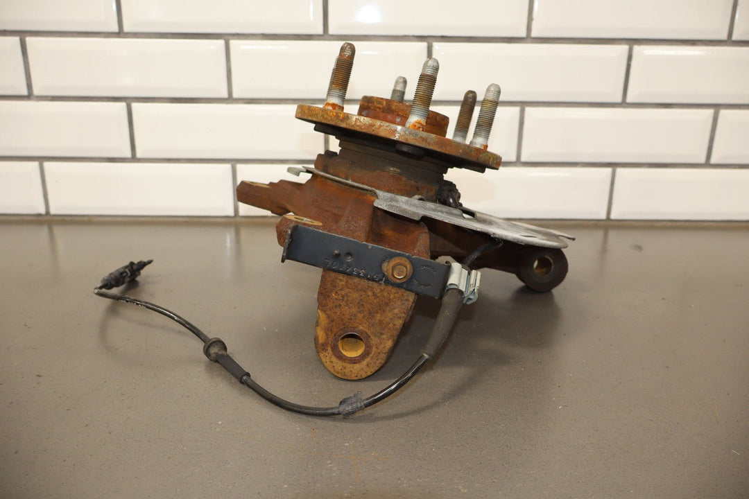 07 - 14 Chevy GMC Truck SUV 1500 GMT900 Driver Left Spindle/Knuckle OEM 88k