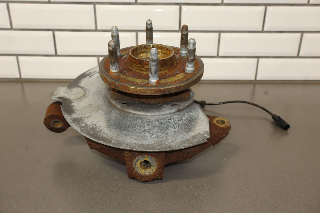 07 - 14 Chevy GMC Truck SUV 1500 GMT900 Driver Left Spindle/Knuckle OEM 88k