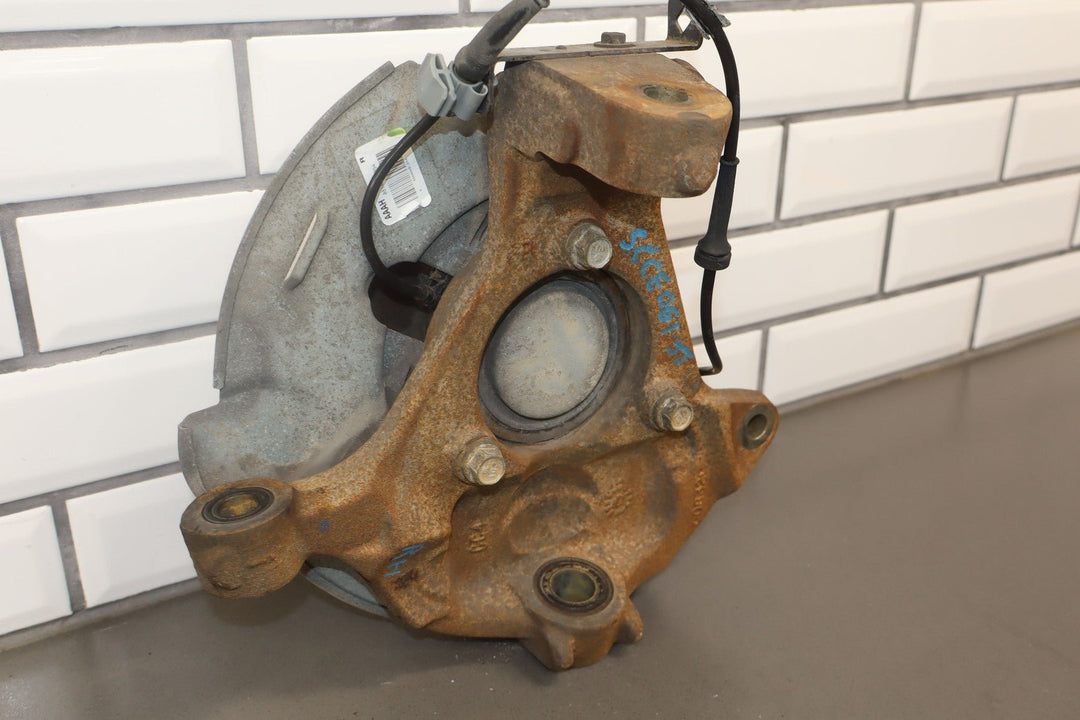 07 - 14 Chevy GMC Truck SUV GMT900 2WD Passenger Right Front Spindle/Knuckle