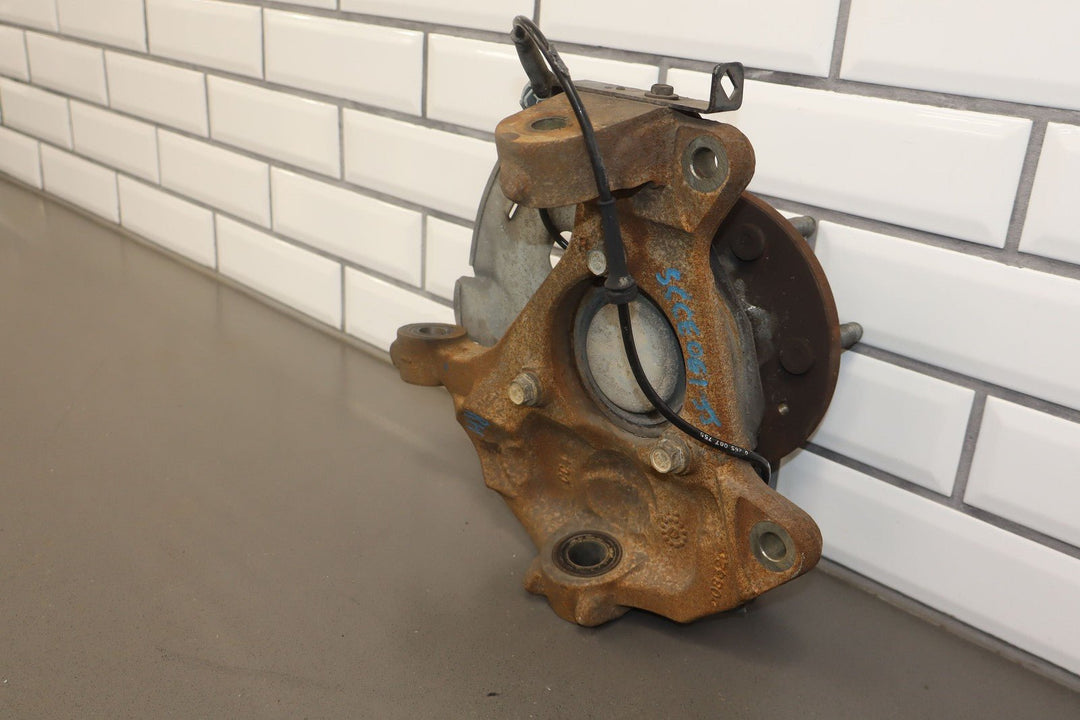 07 - 14 Chevy GMC Truck SUV GMT900 2WD Passenger Right Front Spindle/Knuckle