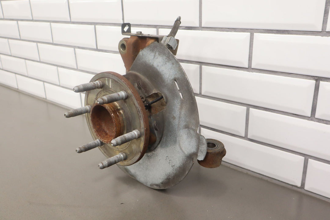 07 - 14 Chevy GMC Truck SUV GMT900 2WD Passenger Right Front Spindle/Knuckle