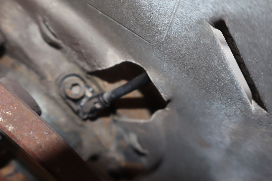 07 - 14 Chevy GMC Truck SUV GMT900 2WD Passenger Right Front Spindle/Knuckle