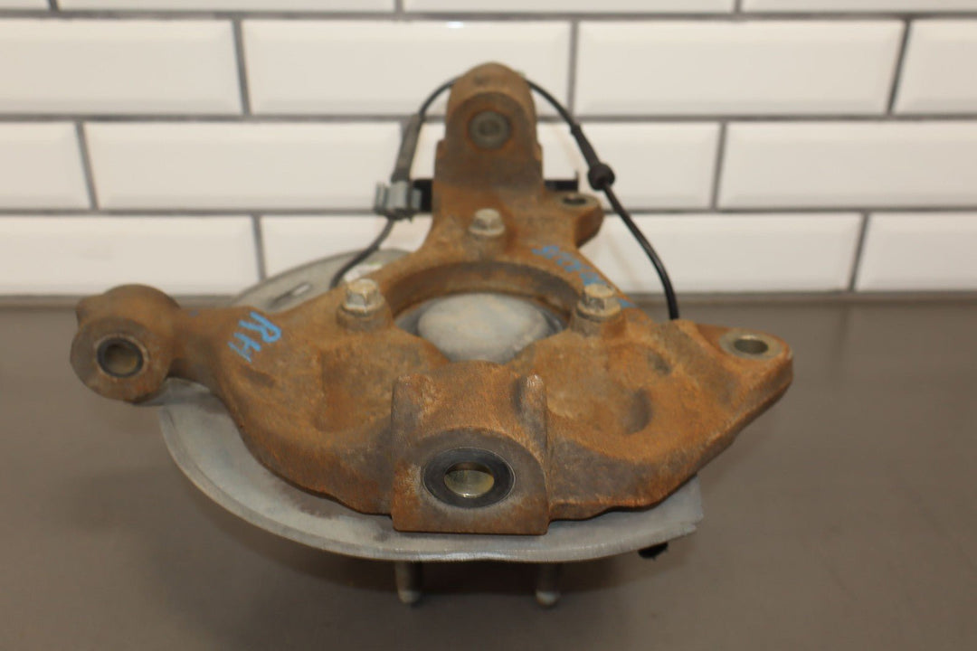 07 - 14 Chevy GMC Truck SUV GMT900 2WD Passenger Right Front Spindle/Knuckle