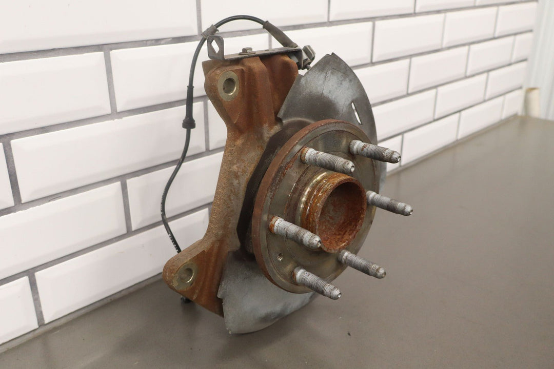 07 - 14 Chevy GMC Truck SUV GMT900 2WD Passenger Right Front Spindle/Knuckle