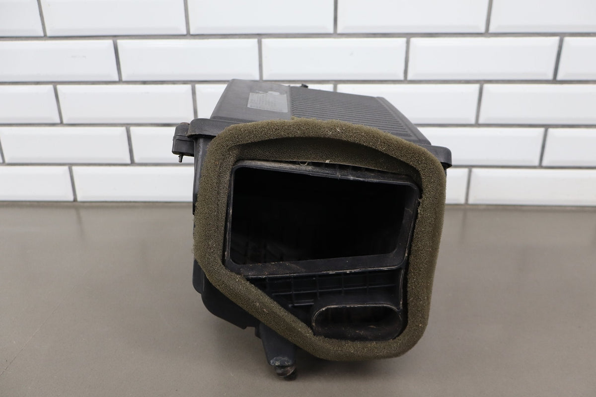 07-14 Chevy Silverado GMT900 6.0 L96 Air Cleaner Assembly