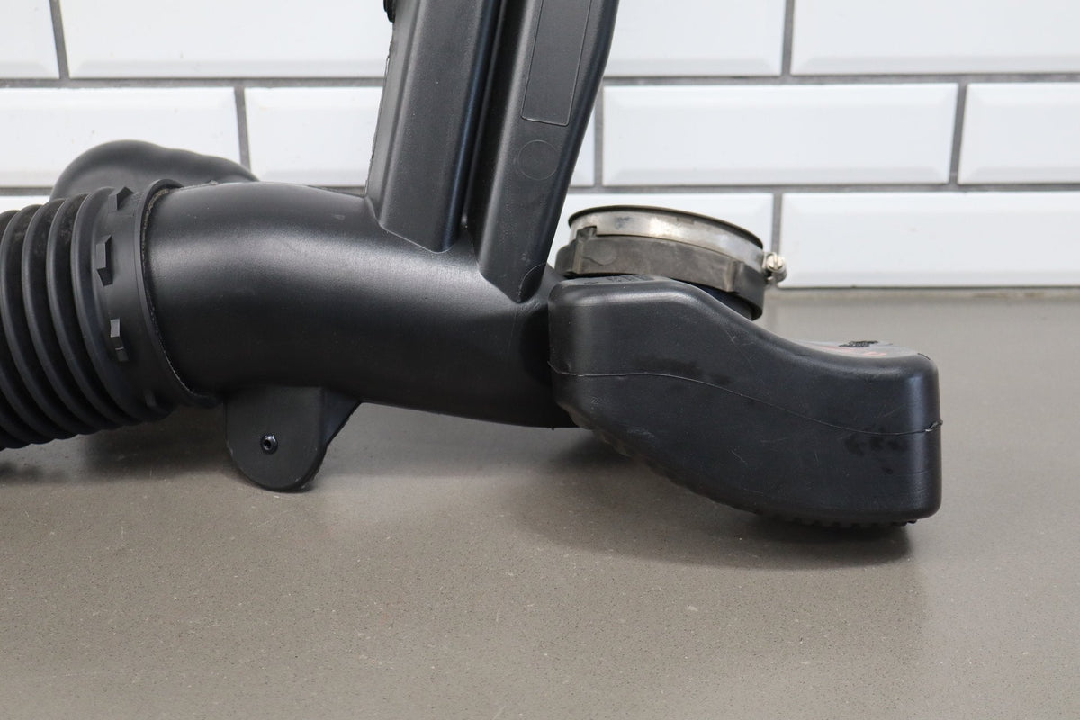 07-14 Chevy Silverado GMT900 6.0 L96 Air Cleaner Assembly