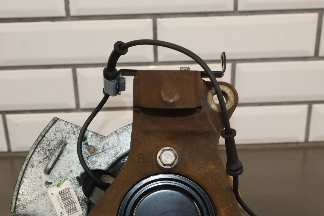 07 - 14 Chevy Suburban GMT900 Passenger Right RH Front Spindle/Knuckle 2WD