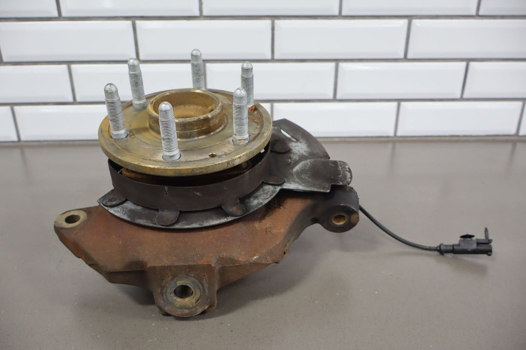 07 - 14 Chevy Suburban GMT900 Passenger Right RH Front Spindle/Knuckle 2WD