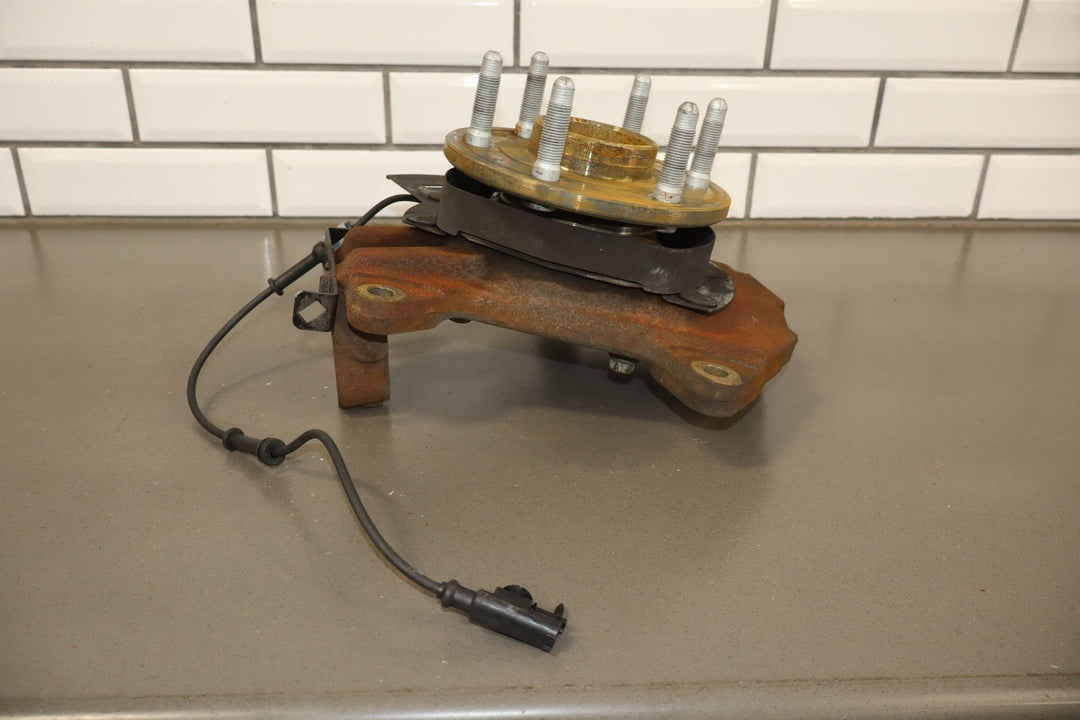 07 - 14 Chevy Suburban GMT900 Passenger Right RH Front Spindle/Knuckle 2WD