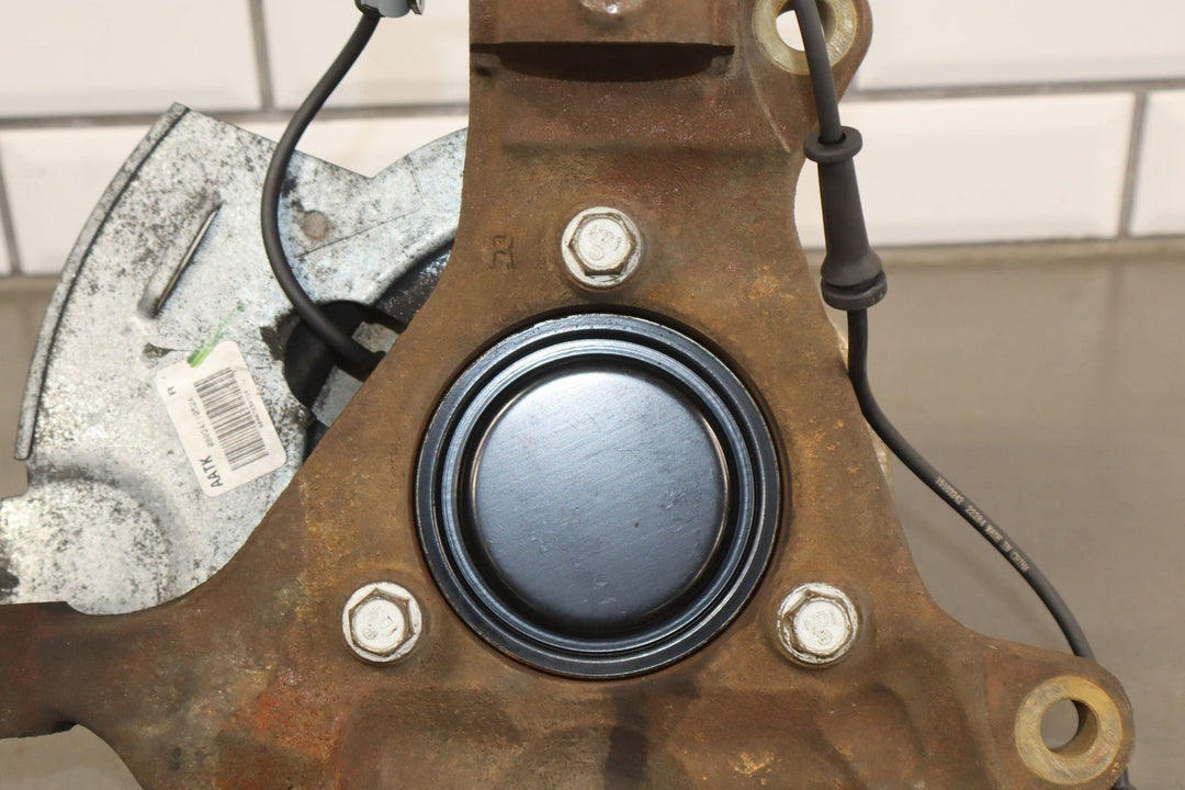 07 - 14 Chevy Suburban GMT900 Passenger Right RH Front Spindle/Knuckle 2WD