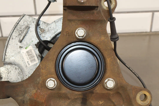 07 - 14 Chevy Suburban GMT900 Passenger Right RH Front Spindle/Knuckle 2WD