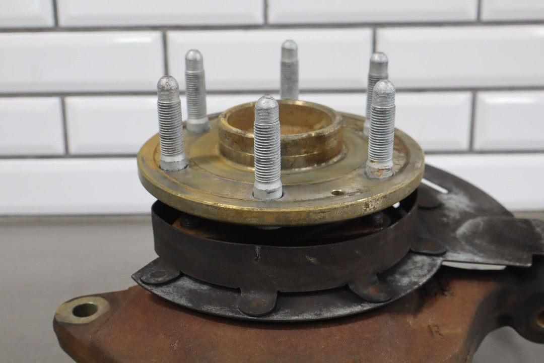 07 - 14 Chevy Suburban GMT900 Passenger Right RH Front Spindle/Knuckle 2WD