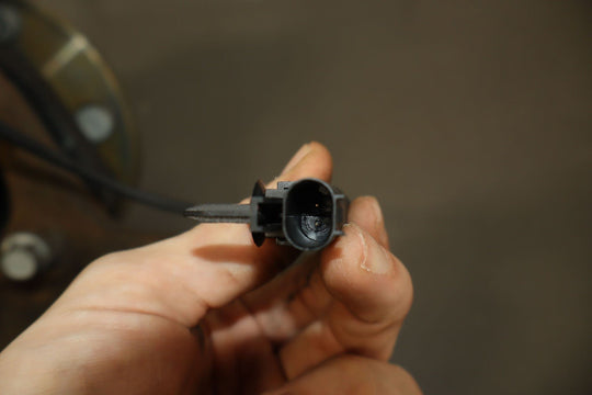 07 - 14 Chevy Suburban GMT900 Passenger Right RH Front Spindle/Knuckle 2WD