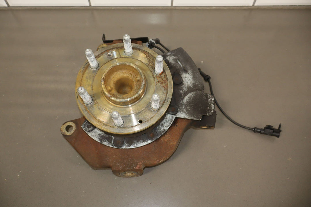 07 - 14 Chevy Suburban GMT900 Passenger Right RH Front Spindle/Knuckle 2WD