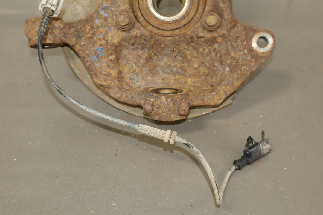 07 - 14 Chevy Suburban Tahoe GMT900 4x4 Passenger Right RH Front Spindle