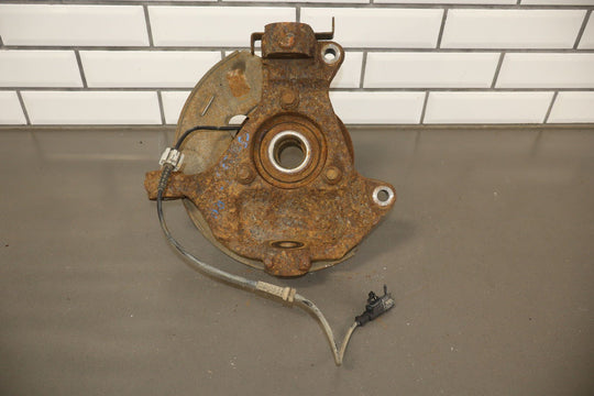 07 - 14 Chevy Suburban Tahoe GMT900 4x4 Passenger Right RH Front Spindle