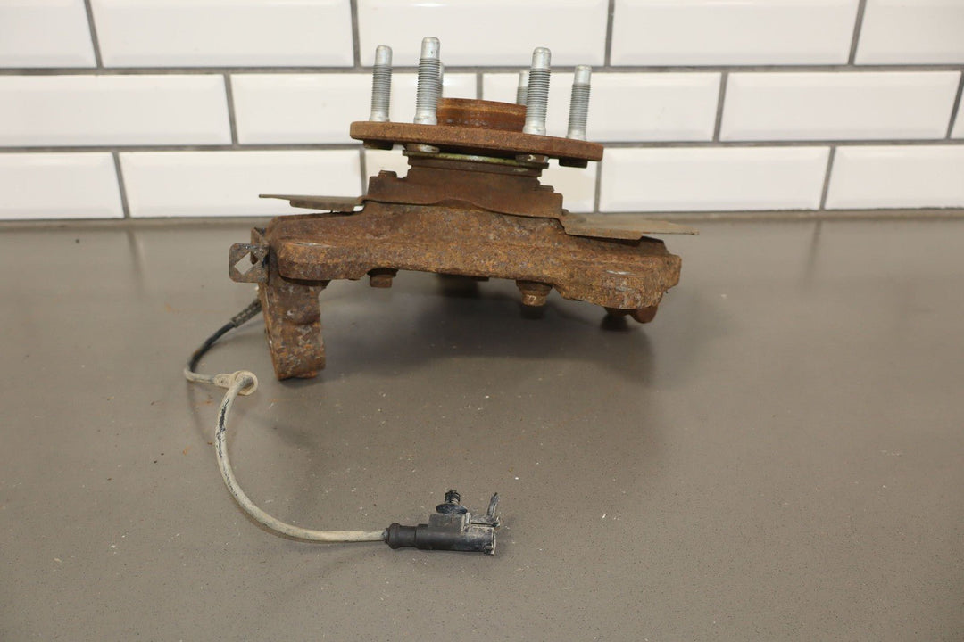 07 - 14 Chevy Suburban Tahoe GMT900 4x4 Passenger Right RH Front Spindle