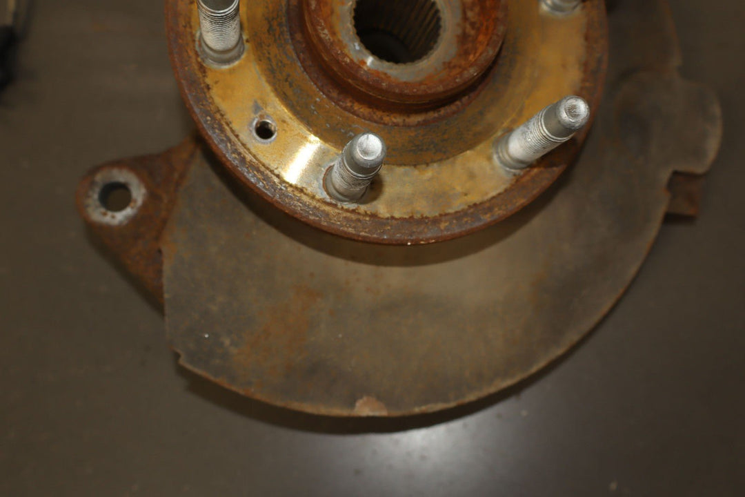 07 - 14 Chevy Suburban Tahoe GMT900 4x4 Passenger Right RH Front Spindle