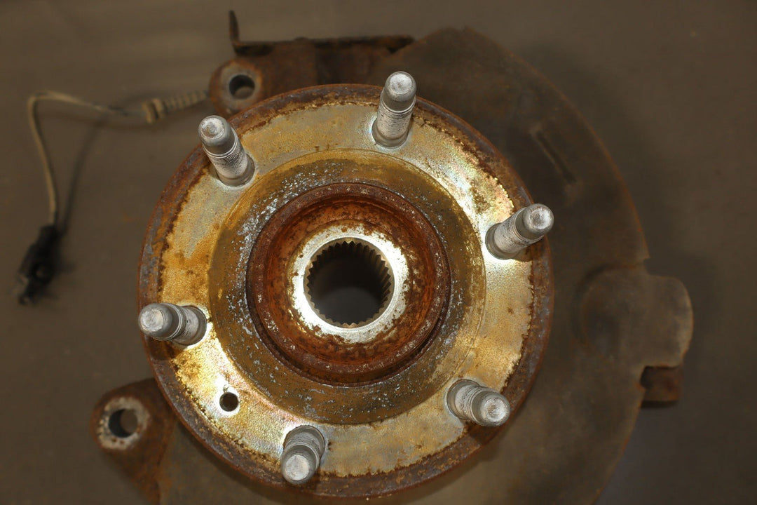 07 - 14 Chevy Suburban Tahoe GMT900 4x4 Passenger Right RH Front Spindle