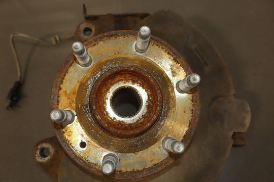 07 - 14 Chevy Suburban Tahoe GMT900 4x4 Passenger Right RH Front Spindle