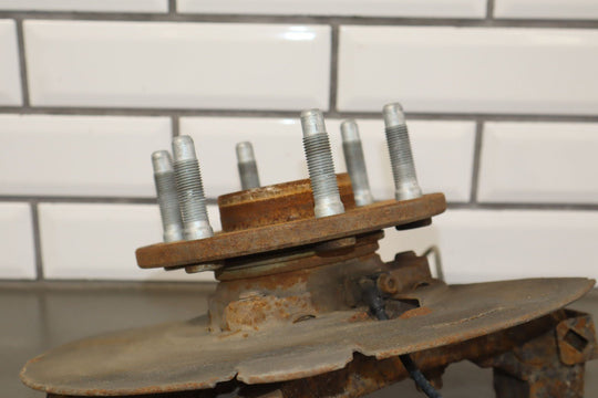 07 - 14 Chevy Suburban Tahoe GMT900 4x4 Passenger Right RH Front Spindle