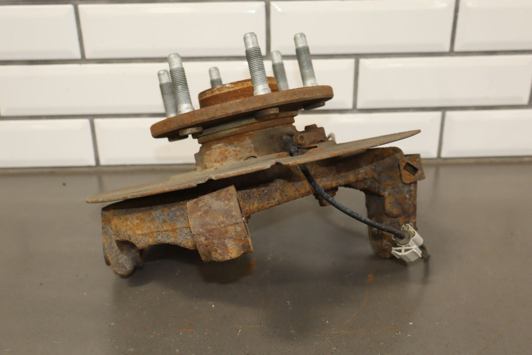 07 - 14 Chevy Suburban Tahoe GMT900 4x4 Passenger Right RH Front Spindle