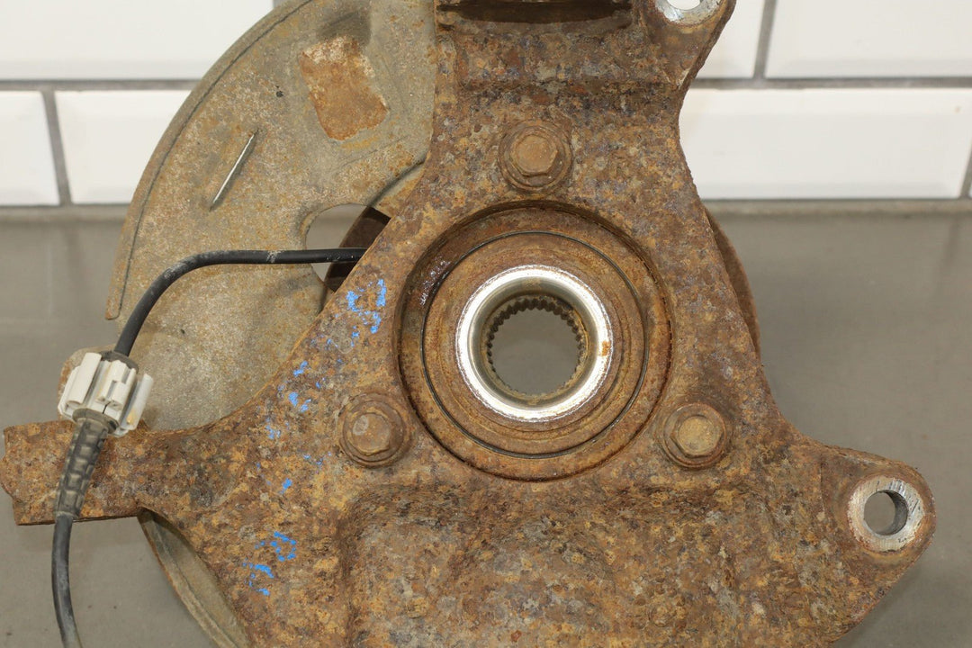 07 - 14 Chevy Suburban Tahoe GMT900 4x4 Passenger Right RH Front Spindle