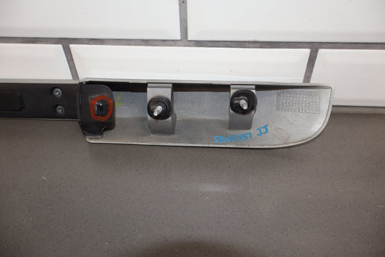 07 - 14 Chevy Suburban Tahoe Tailgate Handle Assembly (Silver Metallic GGZ)