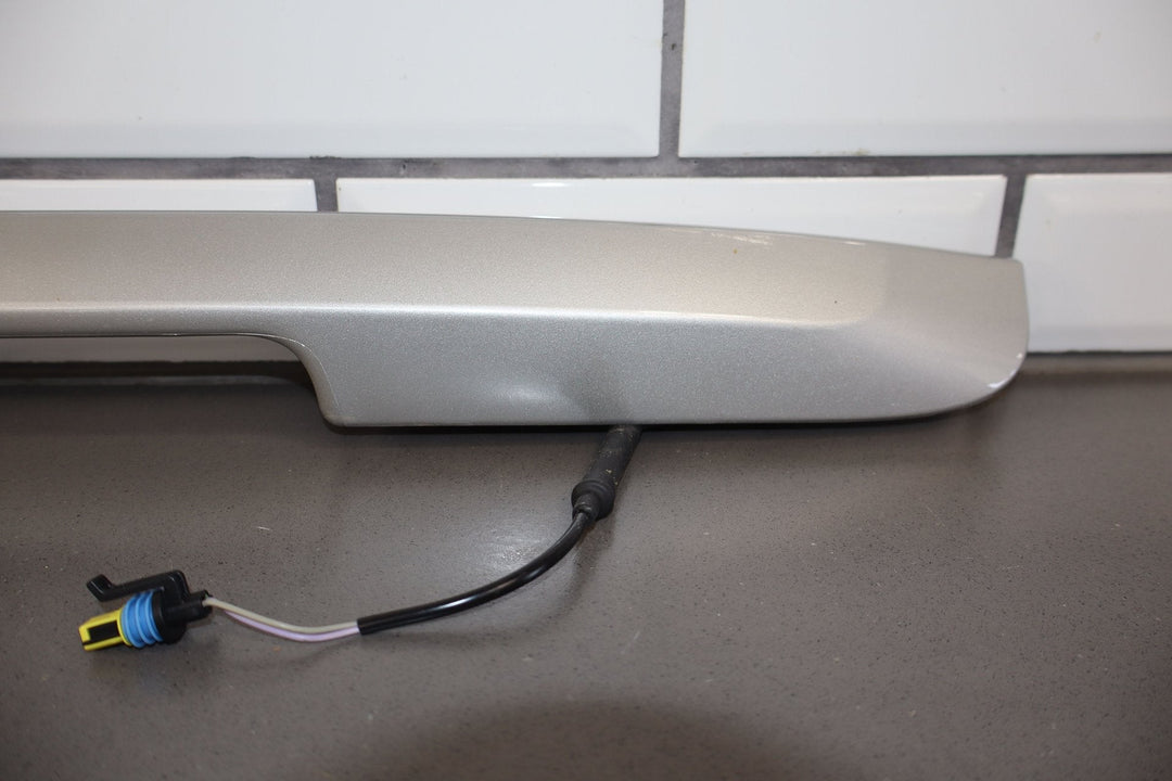 07 - 14 Chevy Suburban Tahoe Tailgate Handle Assembly (Silver Metallic GGZ)