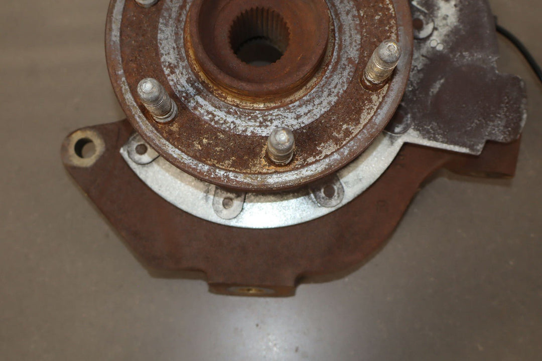 07 - 14 Chevy Tahoe Suburban Yukon Escalade (2WD) Right Front Spindle Knuckle