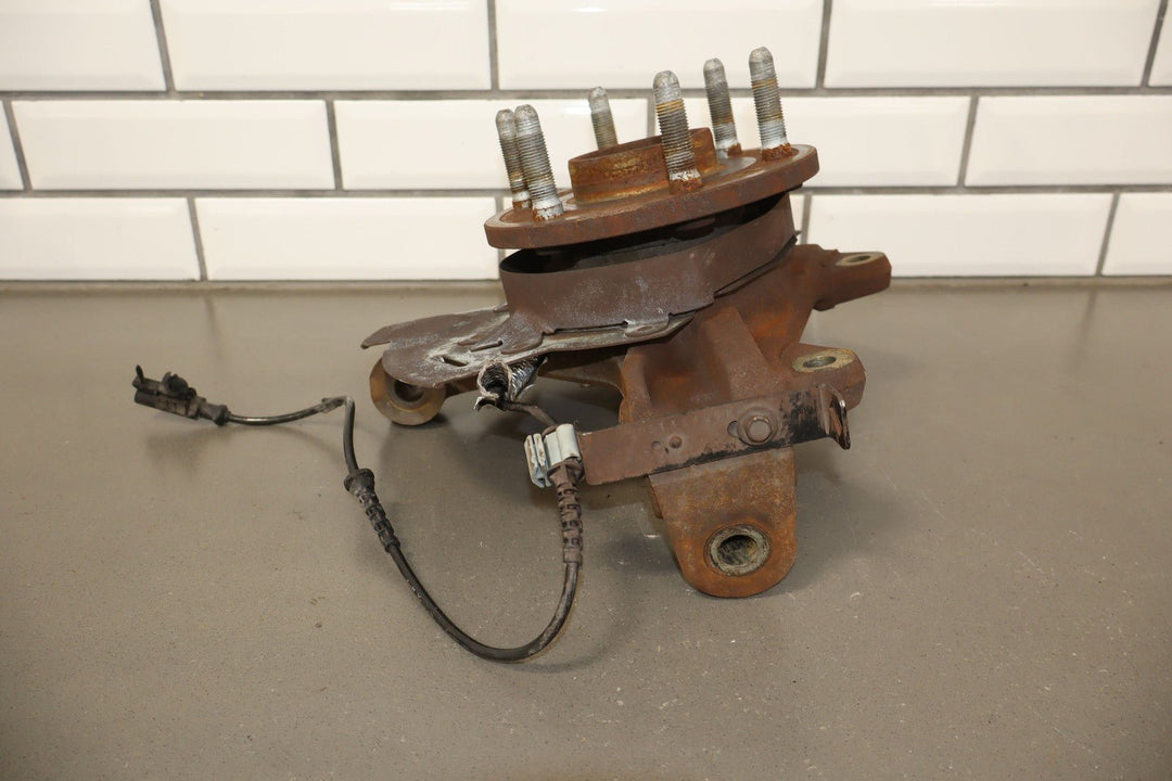 07 - 14 Chevy Tahoe Suburban Yukon Escalade (2WD) Right Front Spindle Knuckle