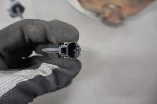 07 - 14 Chevy Tahoe Suburban Yukon Escalade (2WD) Right Front Spindle Knuckle