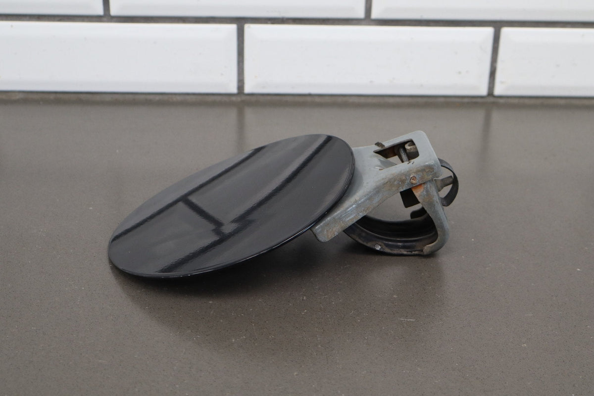 07-14 Chevy Tahoe Yukon Escalade Fuel Filler Door (Black 41)